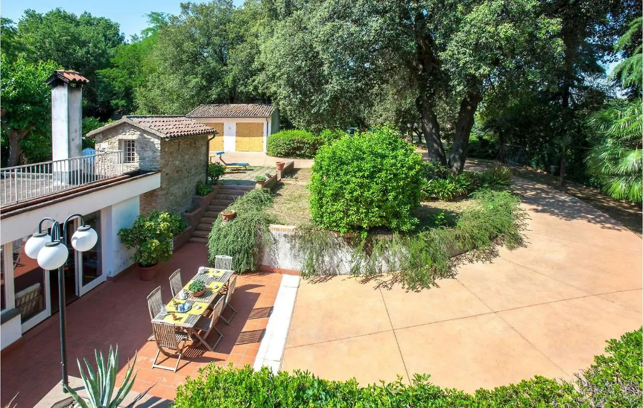Holiday home 6 Bedroom Cozy Home In Rimini