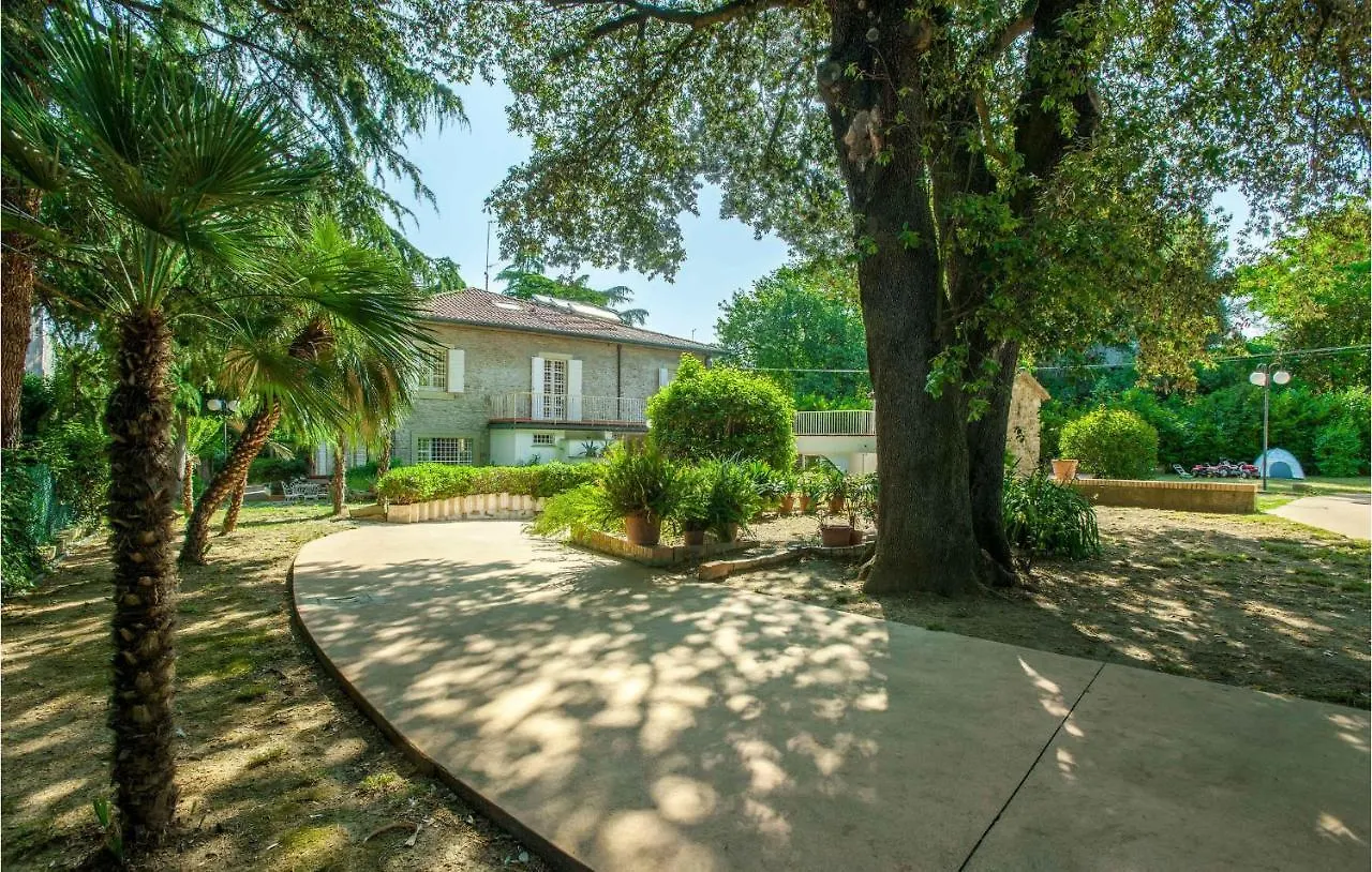 6 Bedroom Cozy Home In Rimini Italy