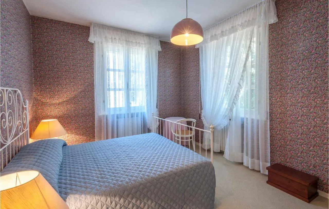 Holiday home 6 Bedroom Cozy Home In Rimini