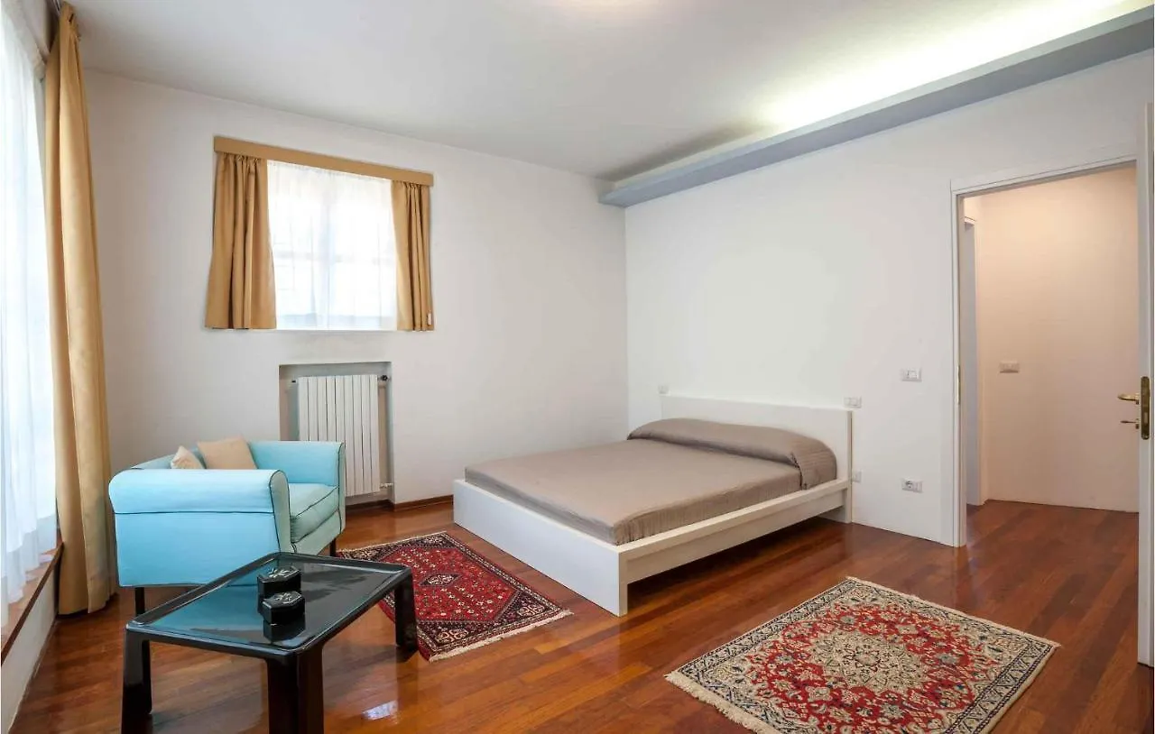 6 Bedroom Cozy Home In Rimini Italy