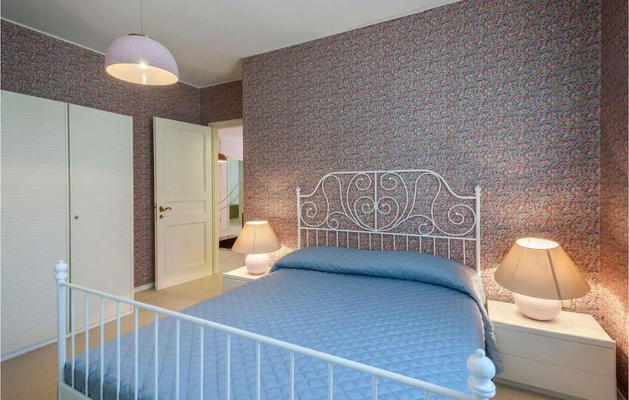 6 Bedroom Cozy Home In Rimini 0*,